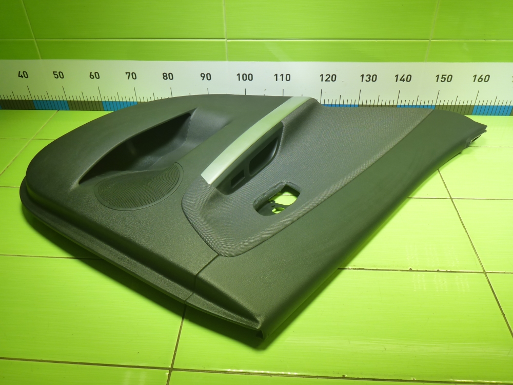 Обшивка двери задней левой