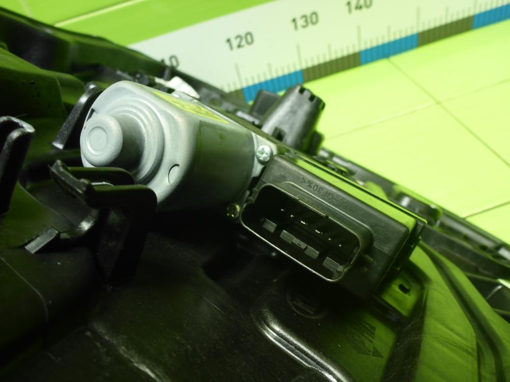 Стеклоподъемник электр. передний правый