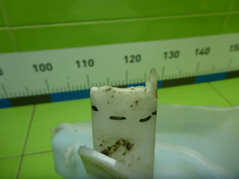 Бачок омывателя лобового стекла