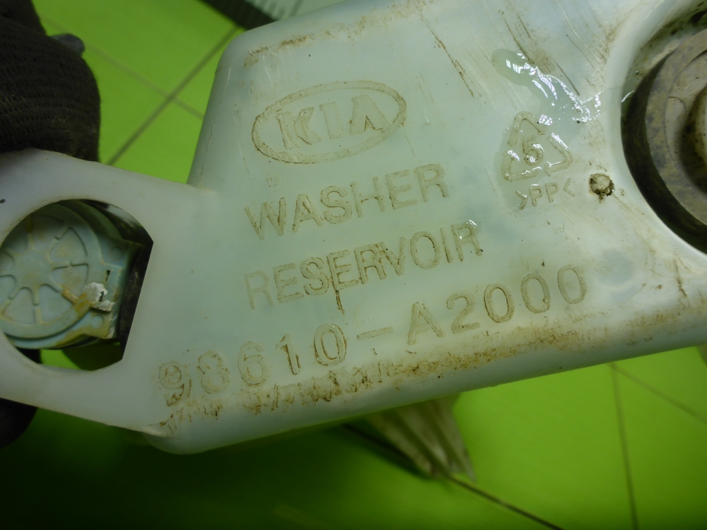 Бачок омывателя лобового стекла