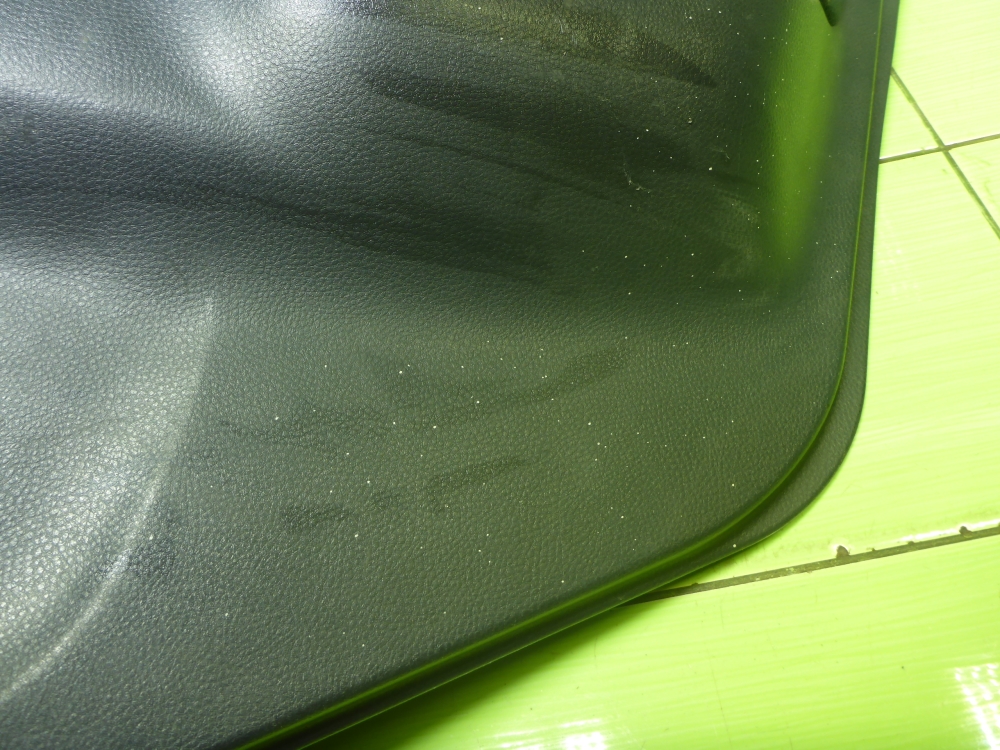 Обшивка двери задней правой