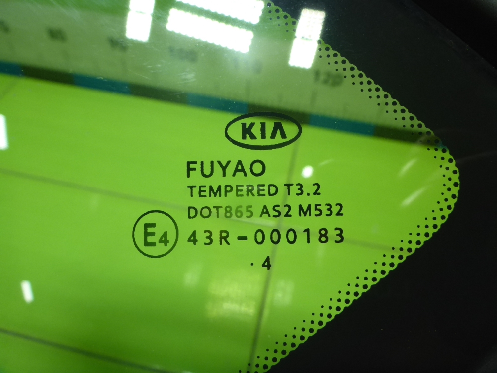 Стекло кузовное глухое левое