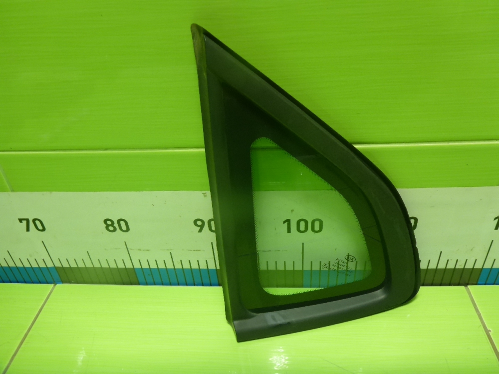 Стекло кузовное глухое левое