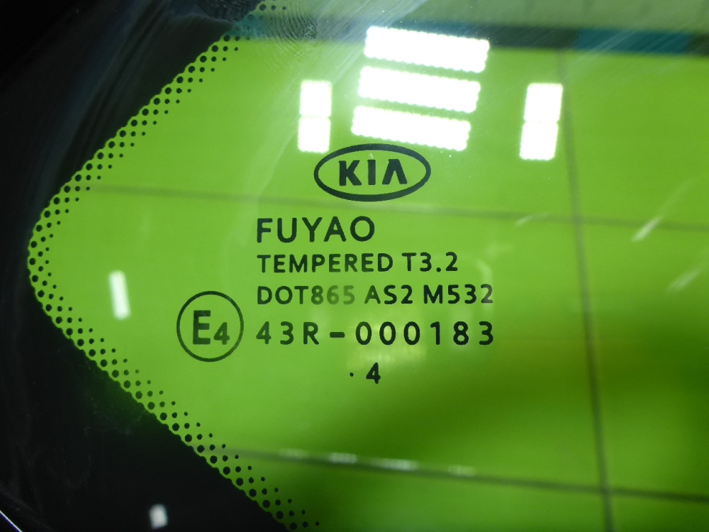 Стекло кузовное глухое правое