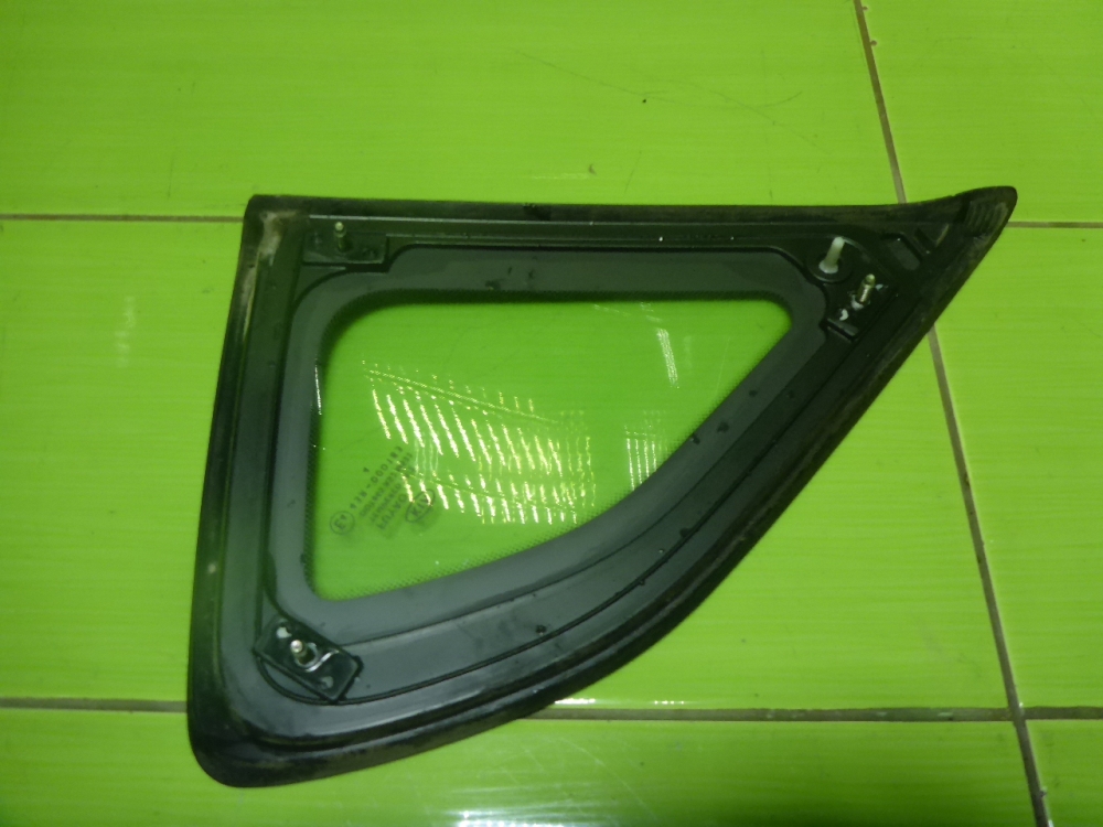 Стекло кузовное глухое правое