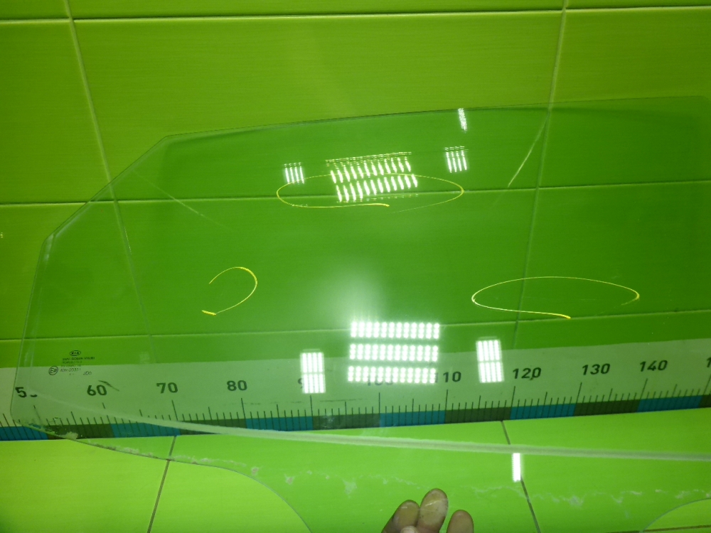 Стекло двери задней правой