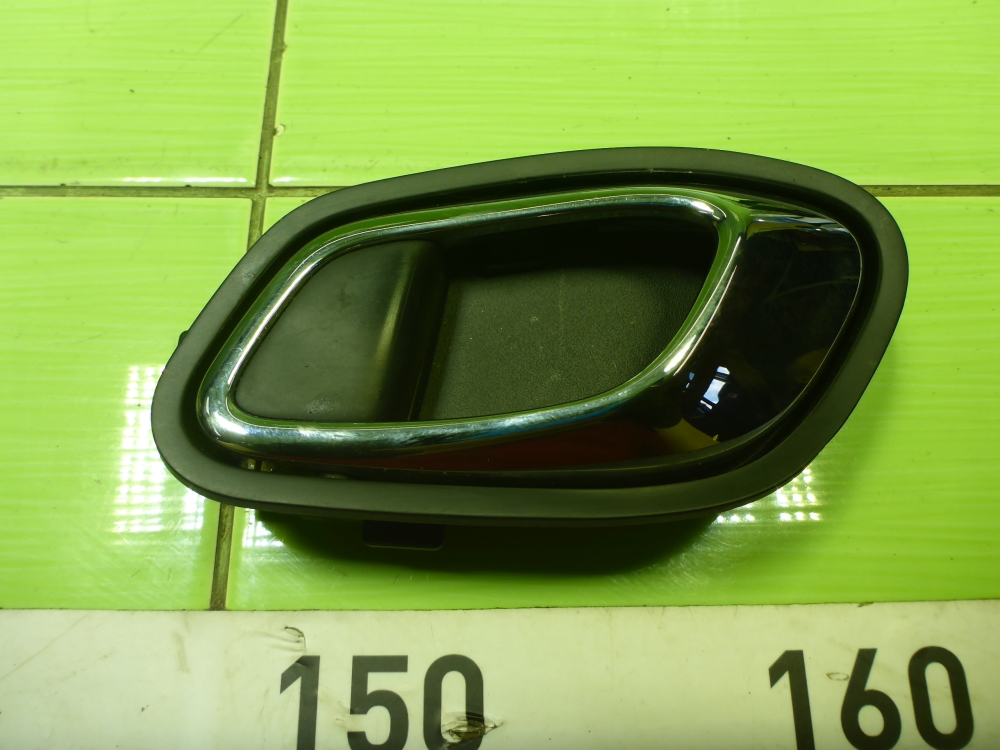 Ручка двери передней внутренняя левая