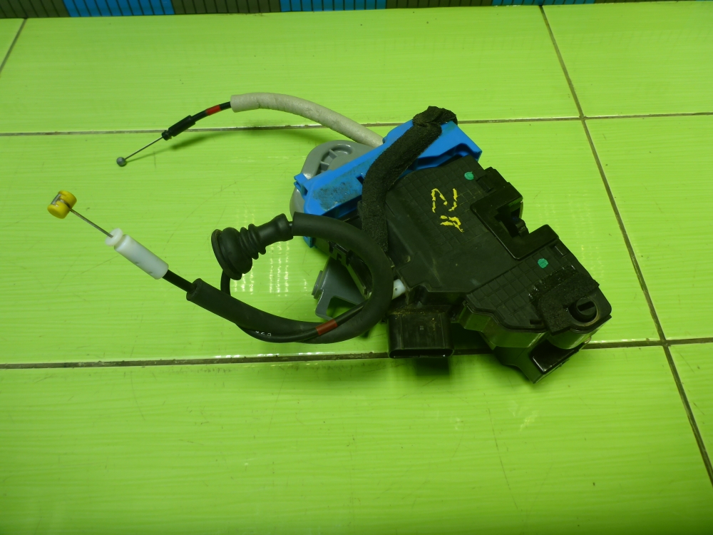 Замок двери задней правой