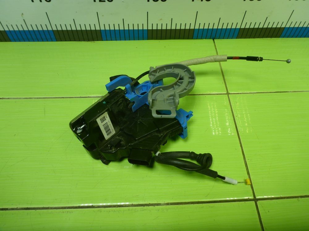 Замок двери задней правой