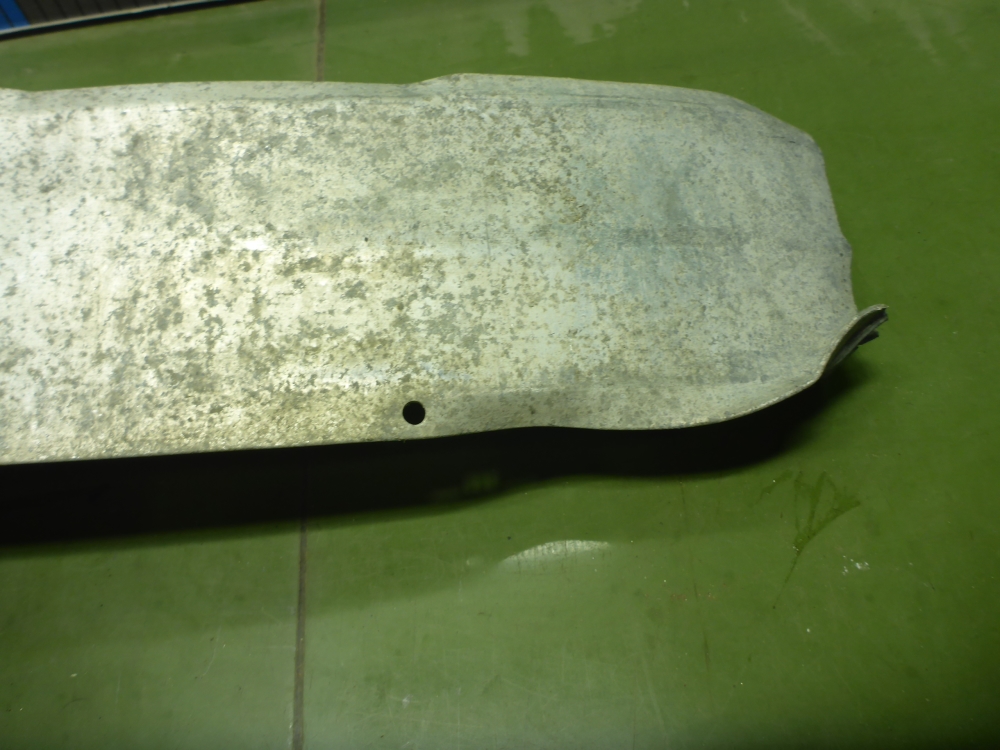 Усилитель переднего бампера