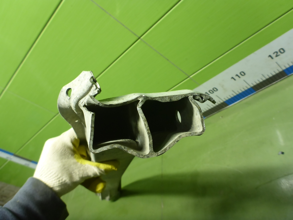 Усилитель переднего бампера