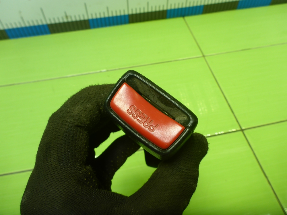 Ответная часть ремня безопасности