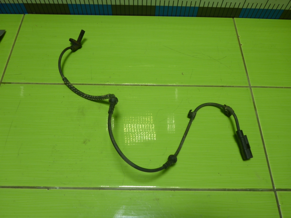 Датчик ABS передний правый