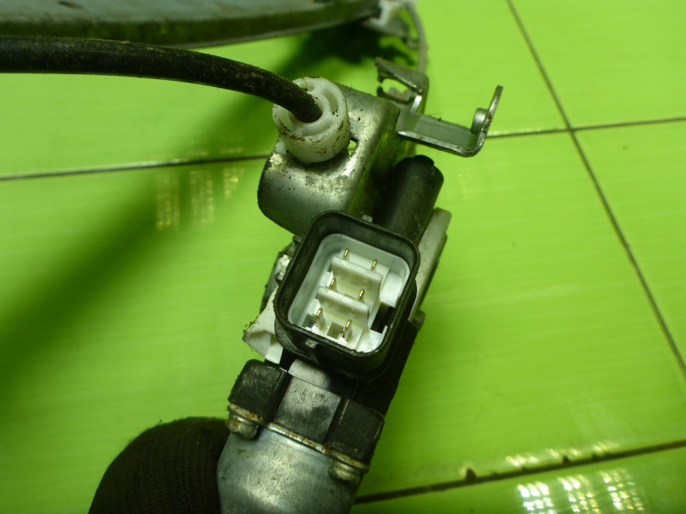 Стеклоподъемник электр. задний левый