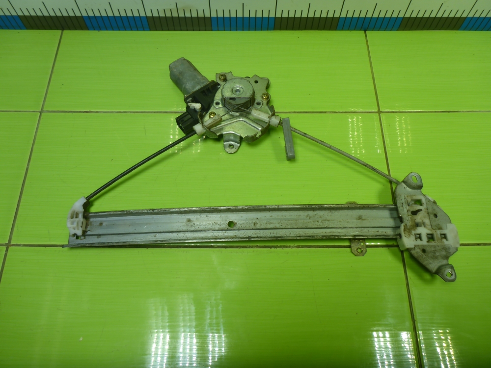 Стеклоподъемник электр. задний левый