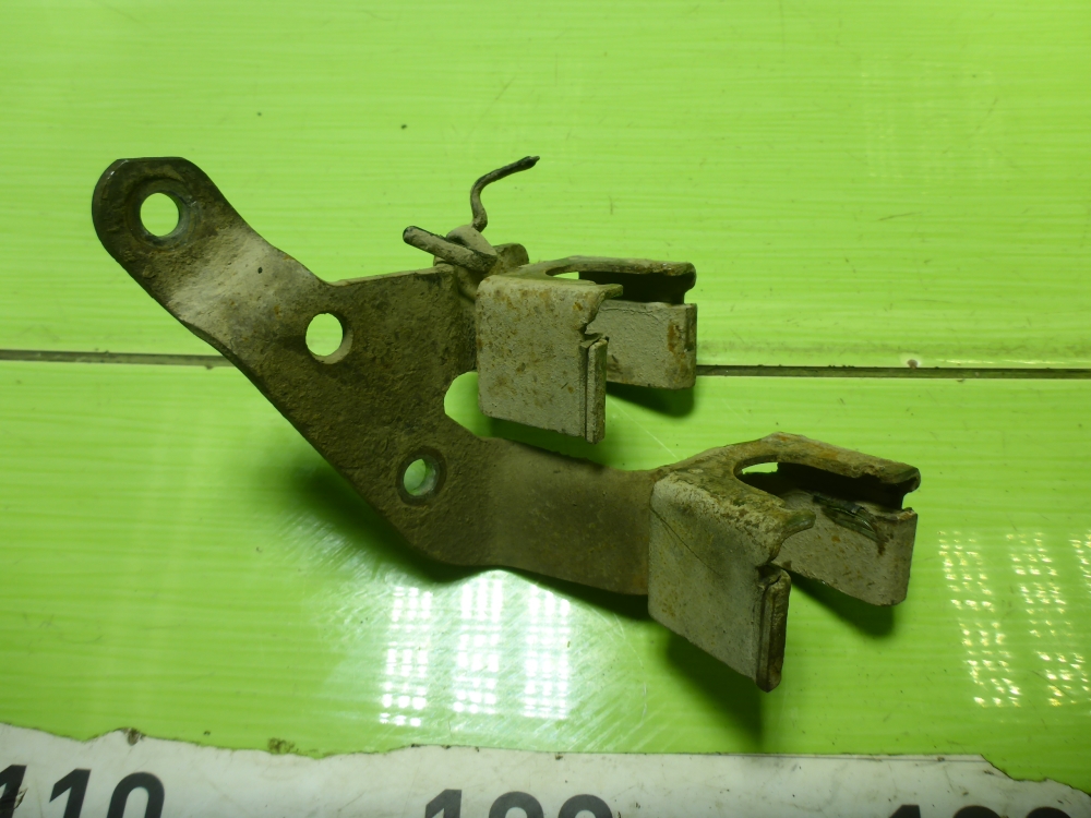 Кронштейн крепления троса КПП