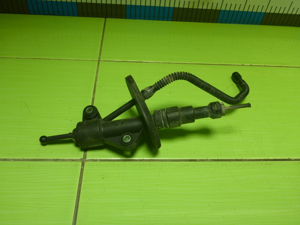 Цилиндр сцепления главный