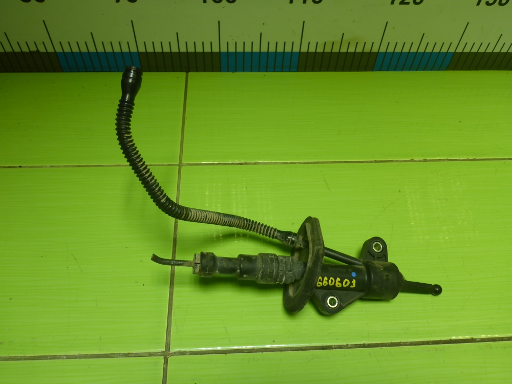 Цилиндр сцепления главный