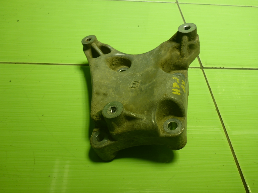 Кронштейн ролика-натяжителя руч. ремня