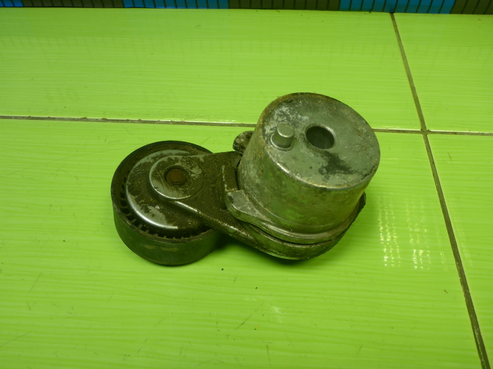 Ролик-натяжитель