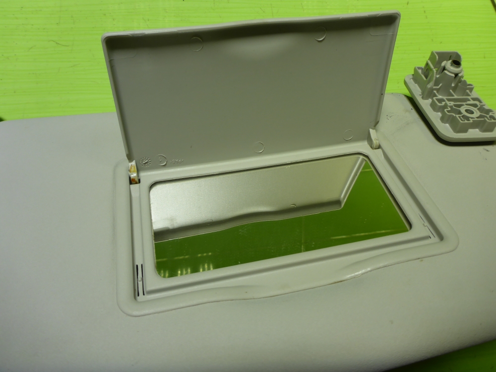 Козырек солнцезащитный