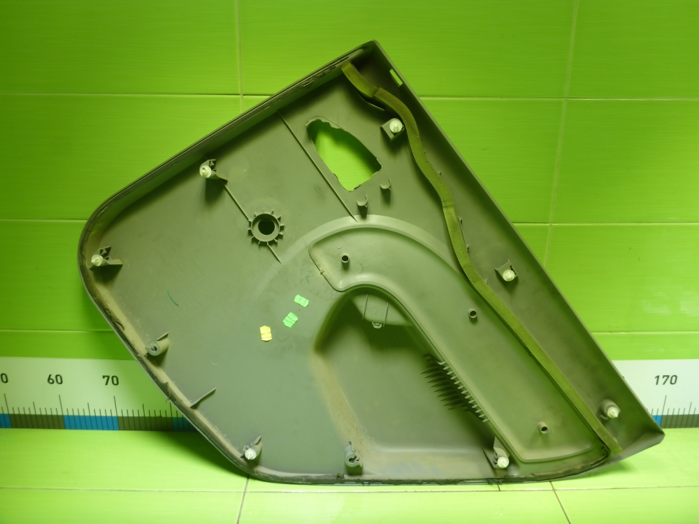 Обшивка двери задней левой