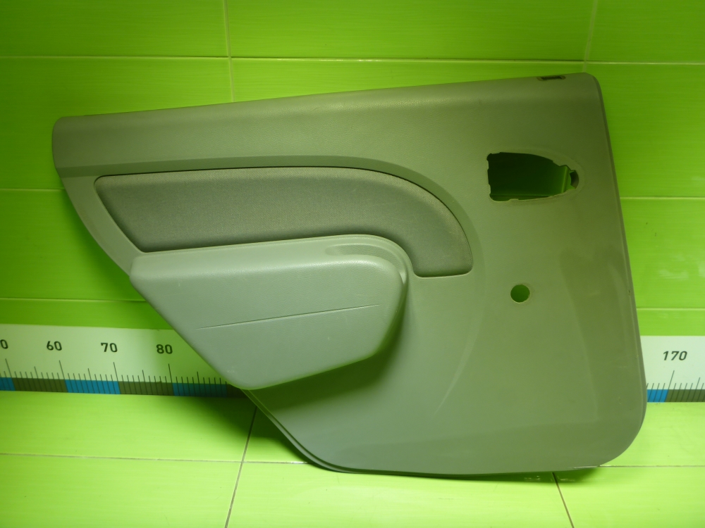 Обшивка двери задней левой