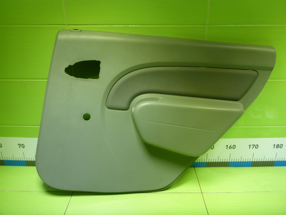 Обшивка двери задней правой