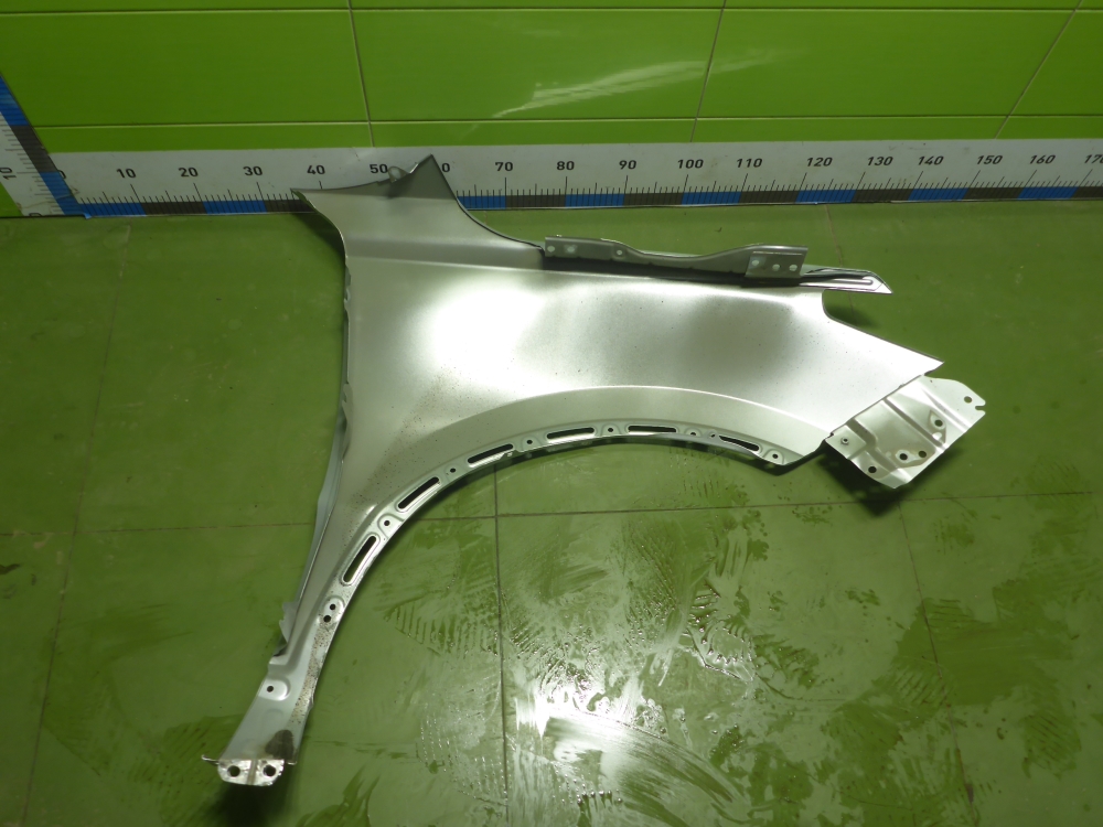 Крыло переднее левое