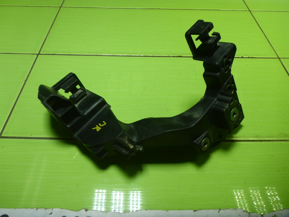 Кронштейн фар правый