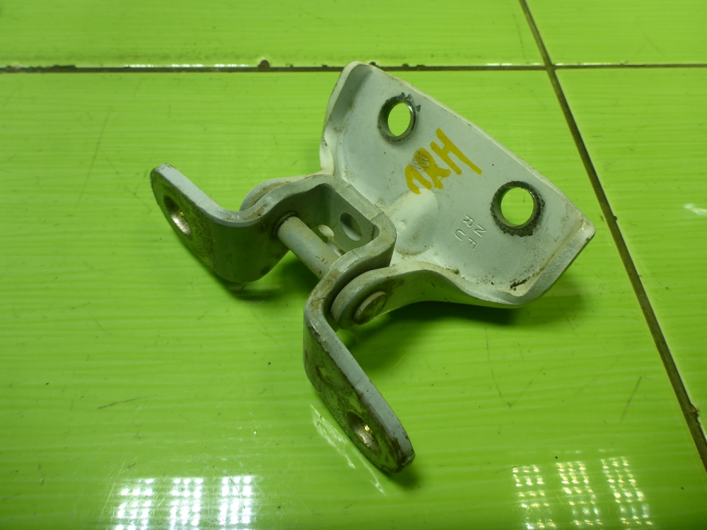 Петля двери передней правой нижняя