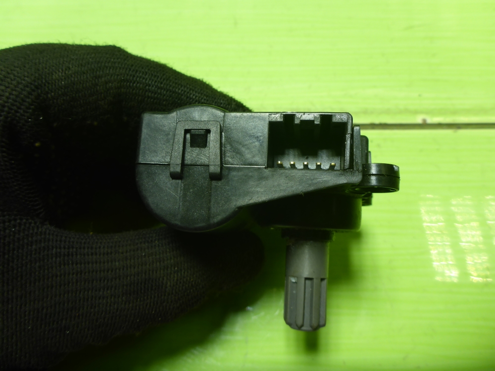 Моторчик заслонки печки