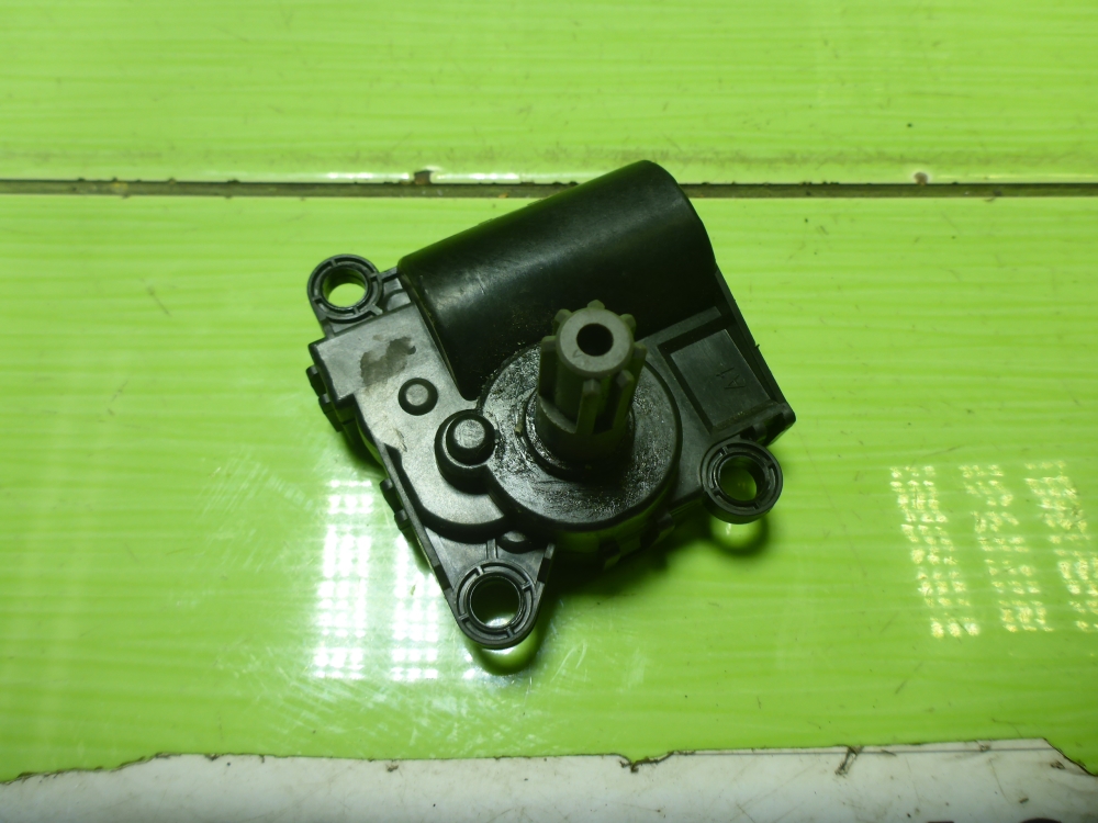 Моторчик заслонки печки