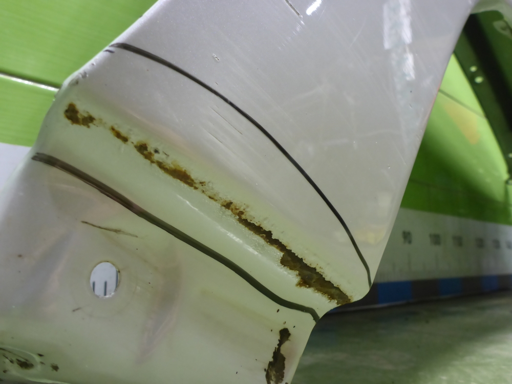 Крыло переднее правое