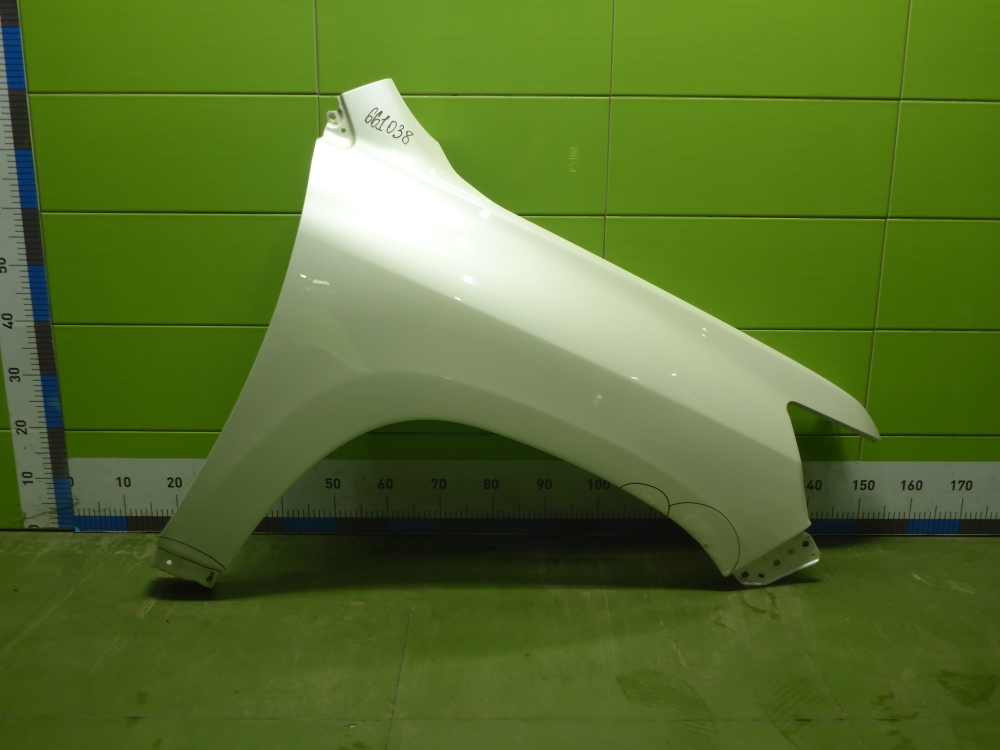 Крыло переднее правое