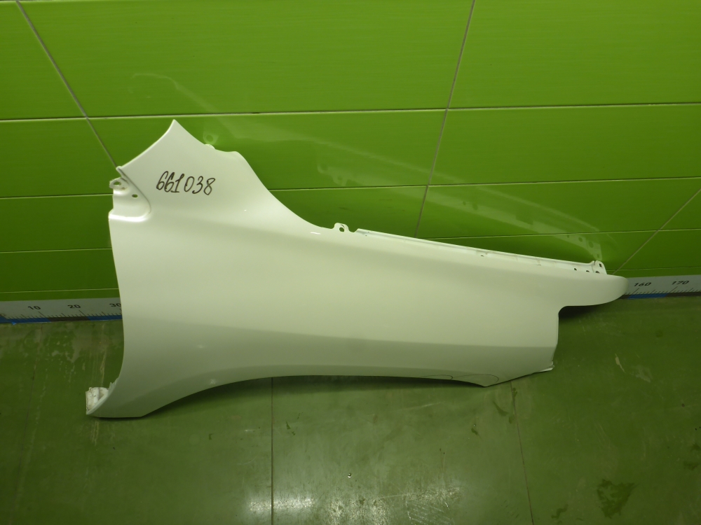 Крыло переднее правое