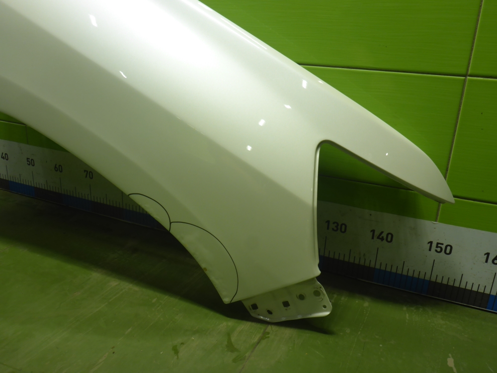 Крыло переднее правое