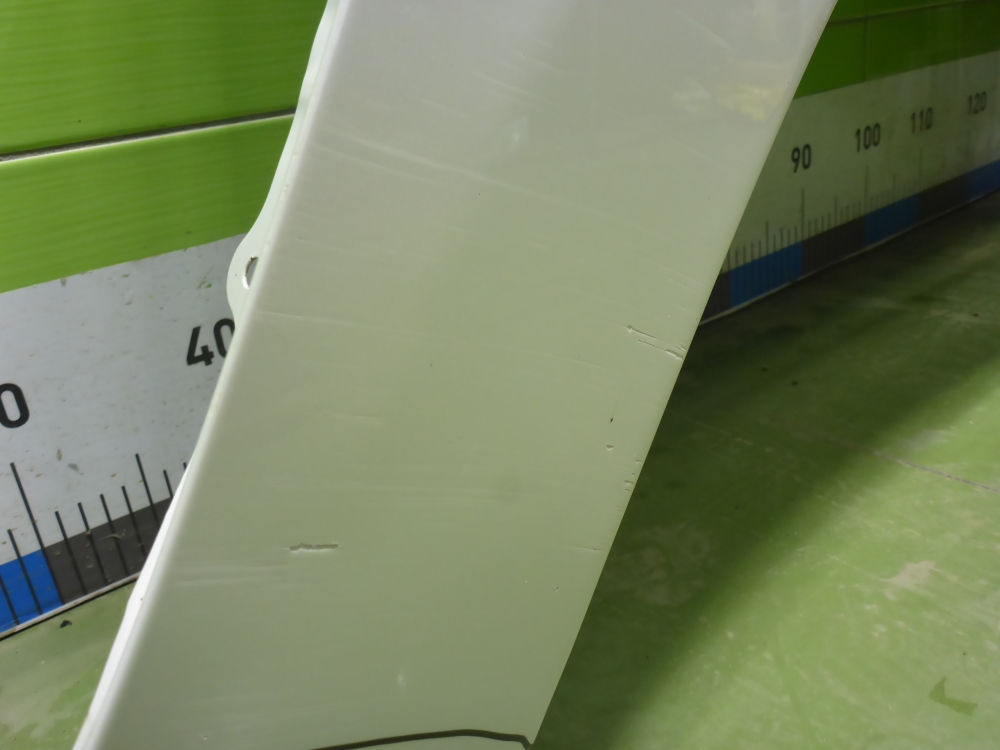 Крыло переднее правое