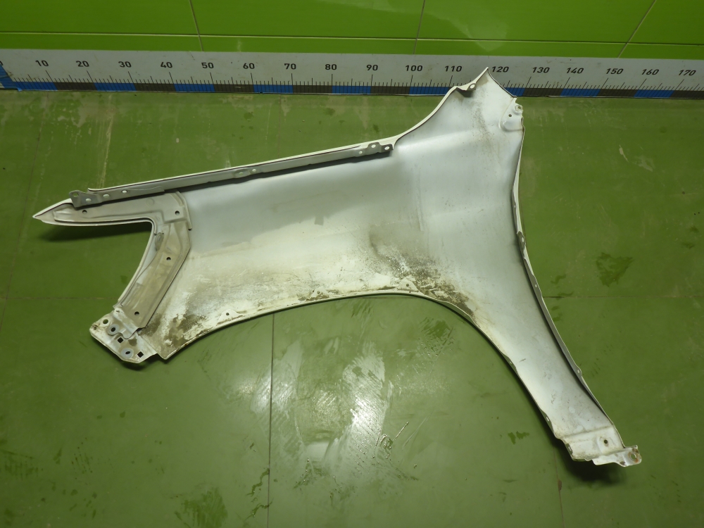 Крыло переднее правое