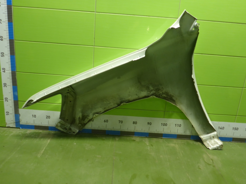 Крыло переднее правое