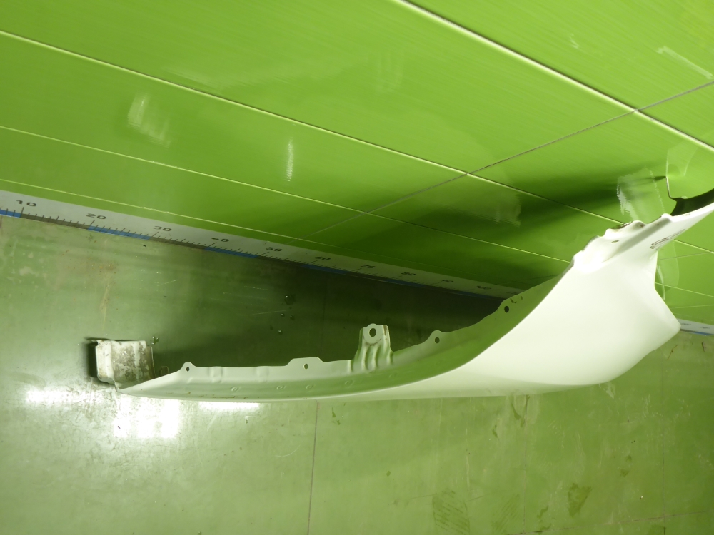 Крыло переднее правое