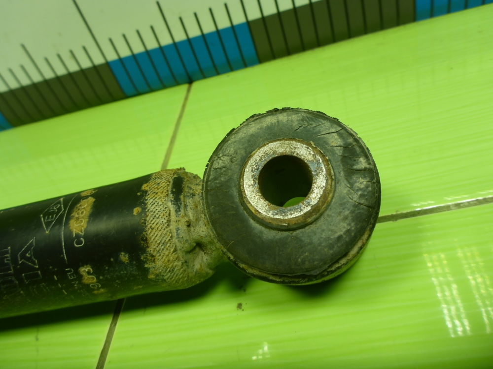 Амортизатор задний (стойка)