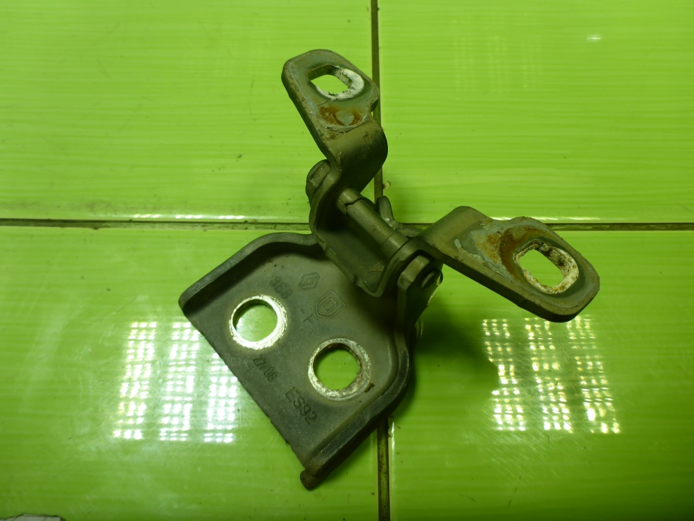 Петля двери передней правой верхняя