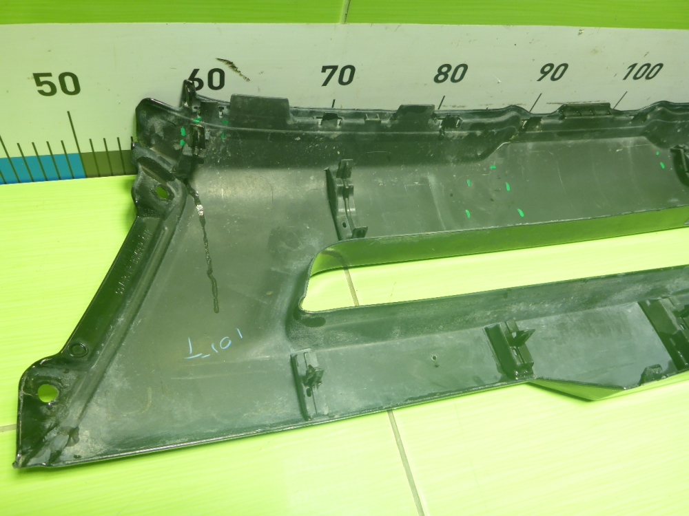 Накладка переднего бампера центральная