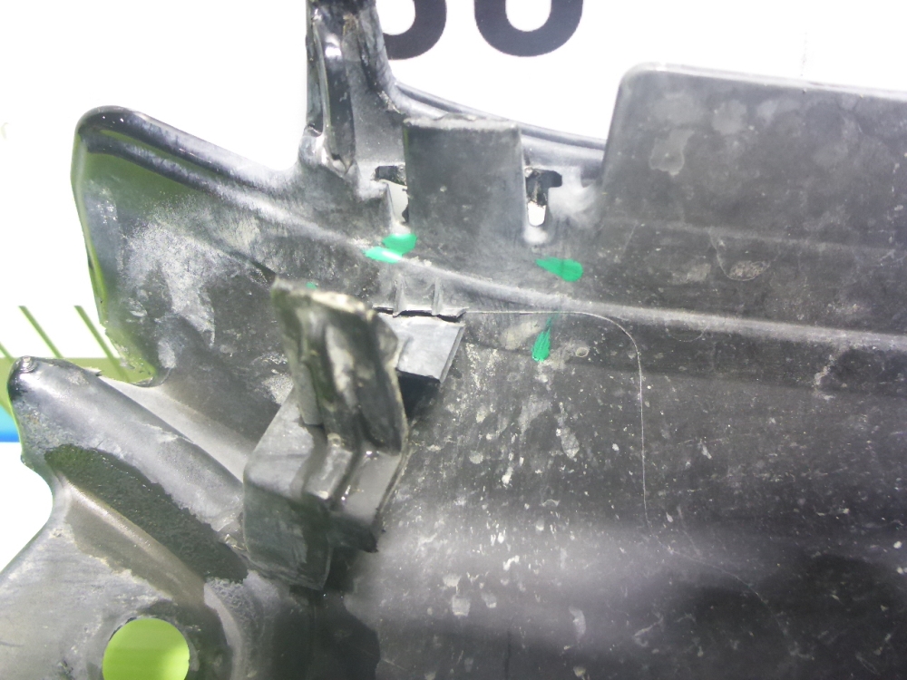 Накладка переднего бампера центральная