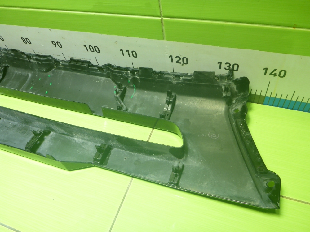 Накладка переднего бампера центральная