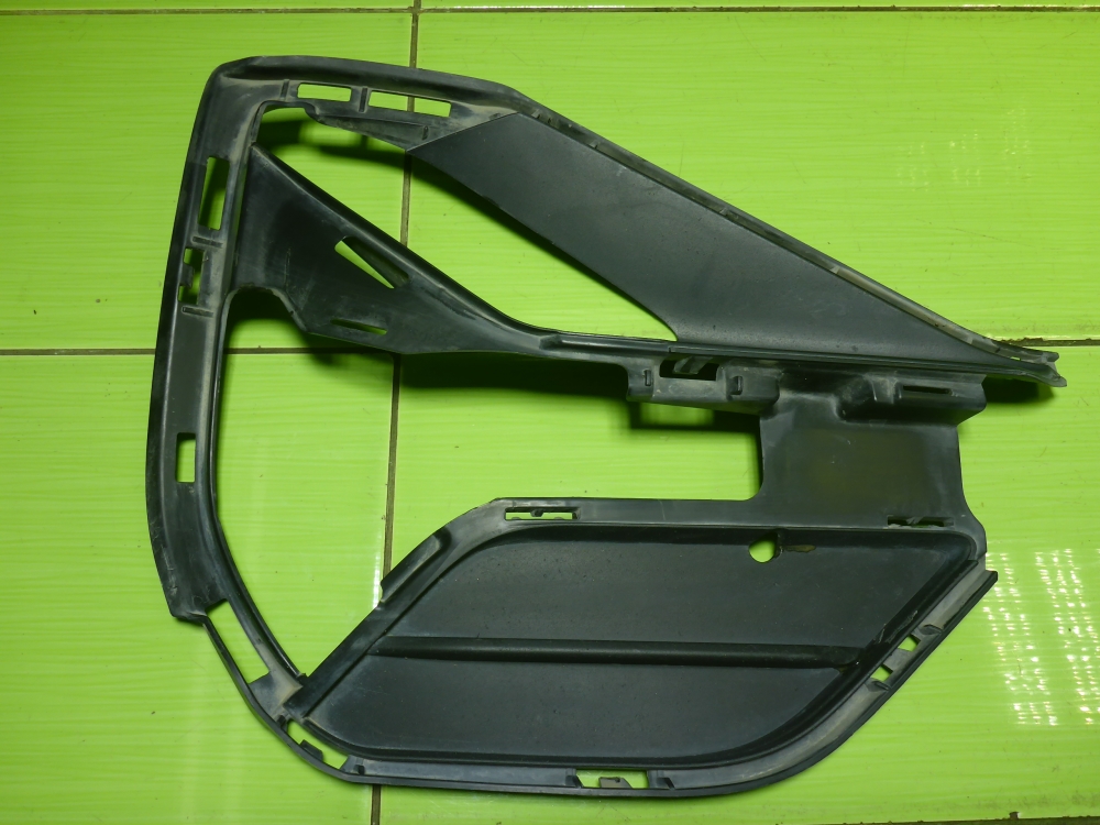 Решетка в бампер правая