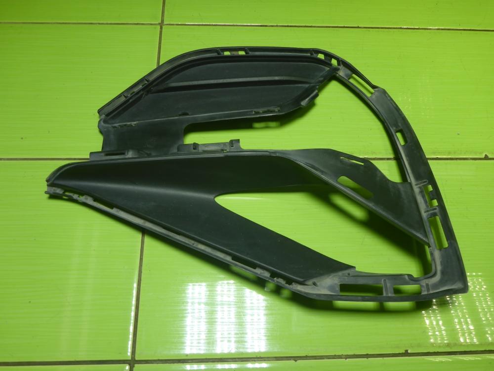 Решетка в бампер правая