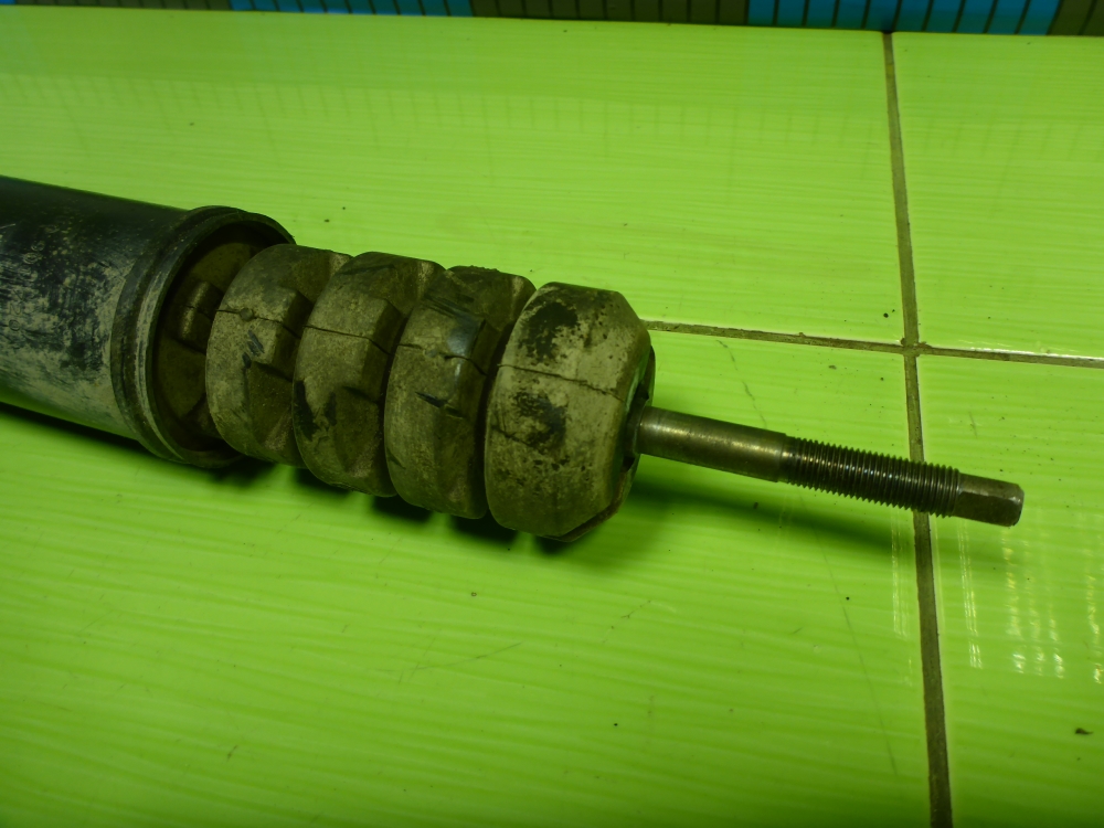 Амортизатор задний (стойка)