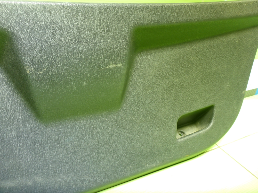 Обшивка двери багажника